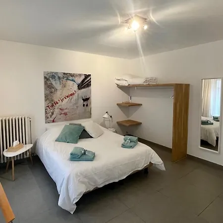 With Free Covered Parking - Center Daire *